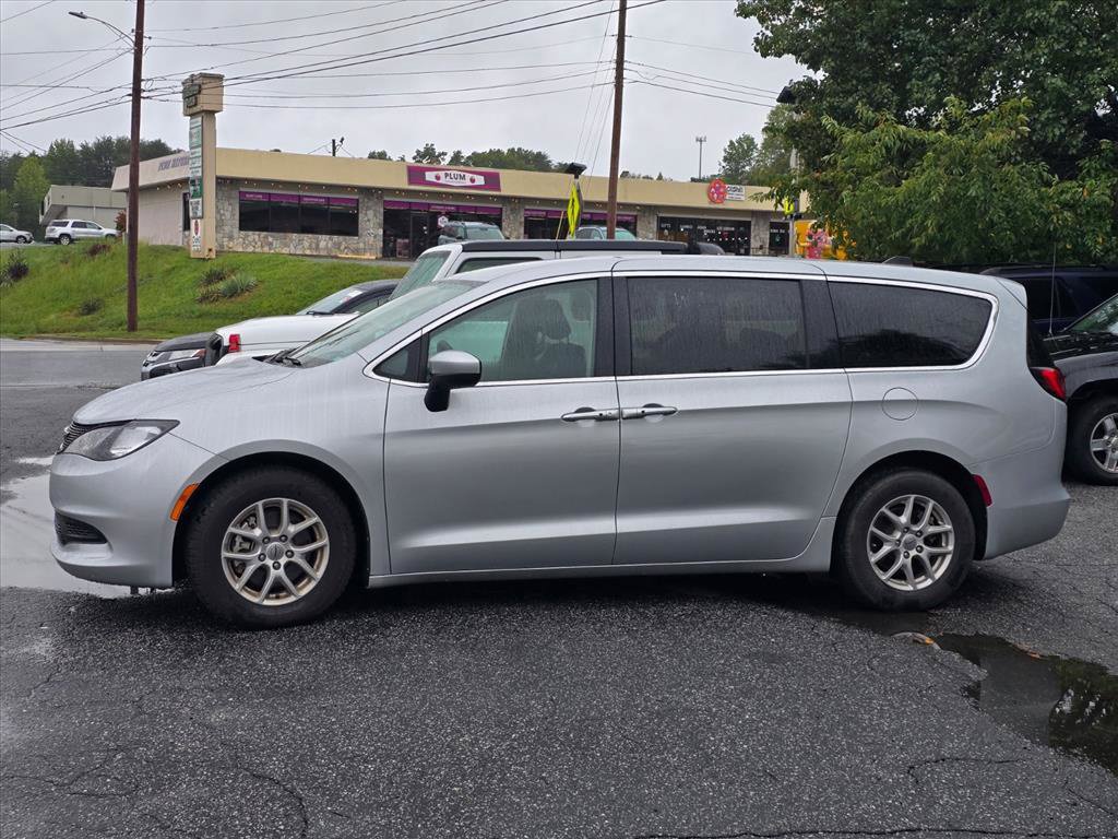 Used 2023 Chrysler Voyager LX FWD image 10
