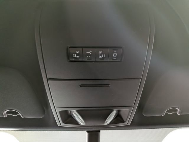 Used 2020 Dodge Grand Caravan SXT image 18