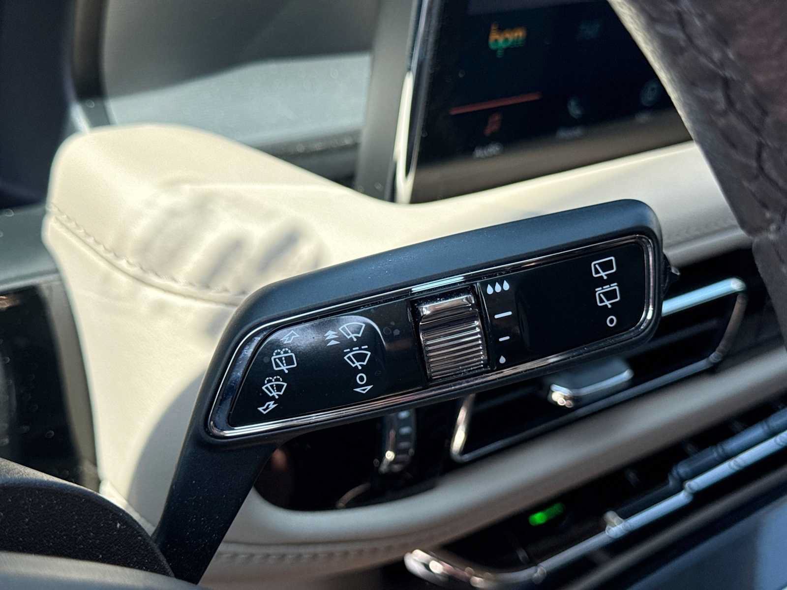 Used 2023 Lincoln Nautilus AWD w/ Premium Package image 24