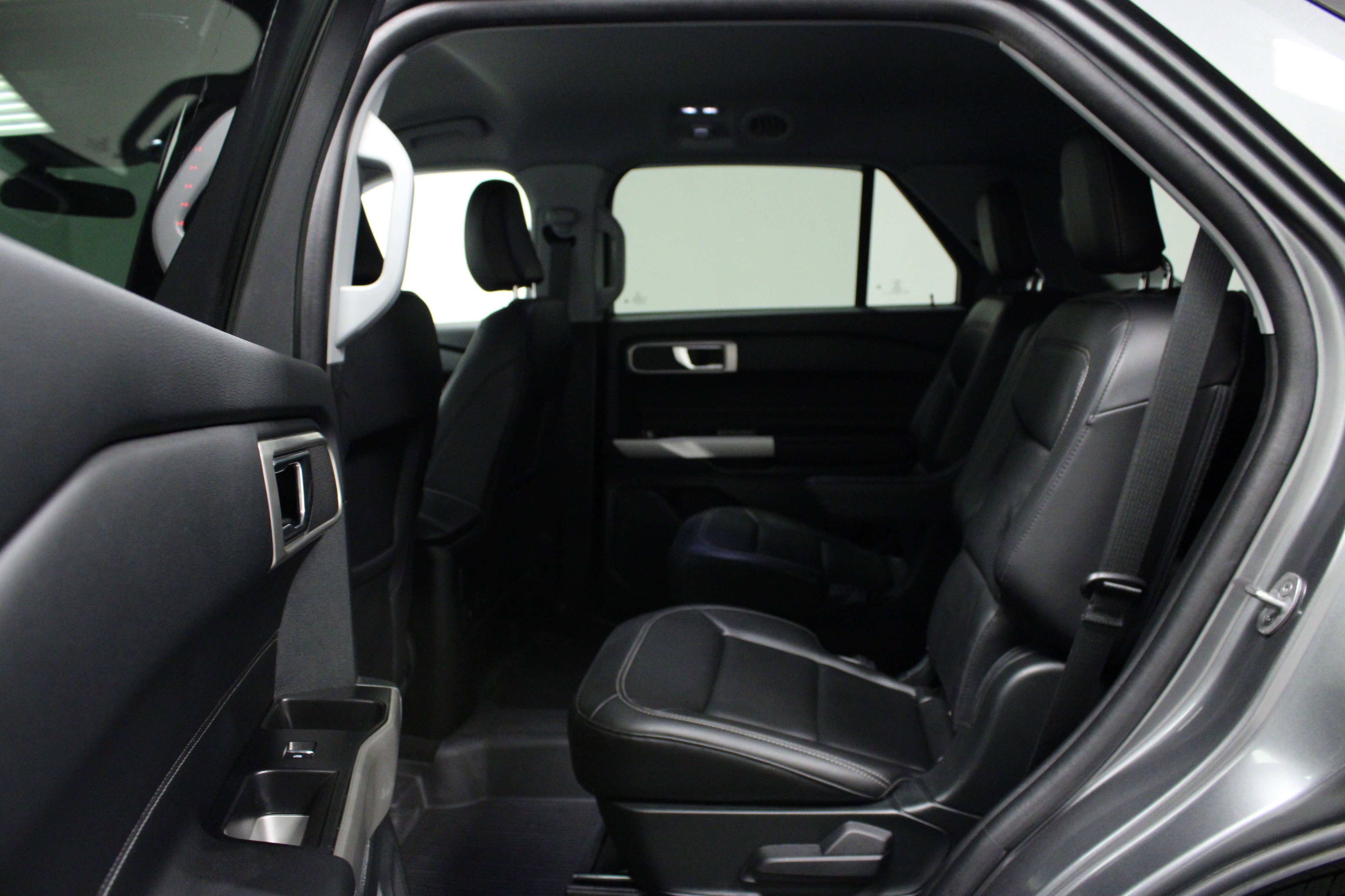 Used 2023 Ford Explorer XLT w/ Equipment Group 202A image 13