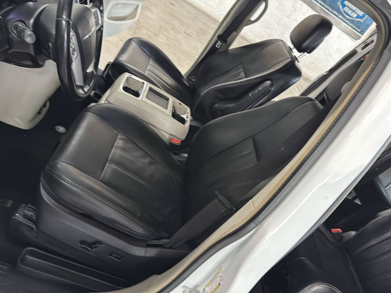 Used 2015 Chrysler Town & Country Touring FWD image 9