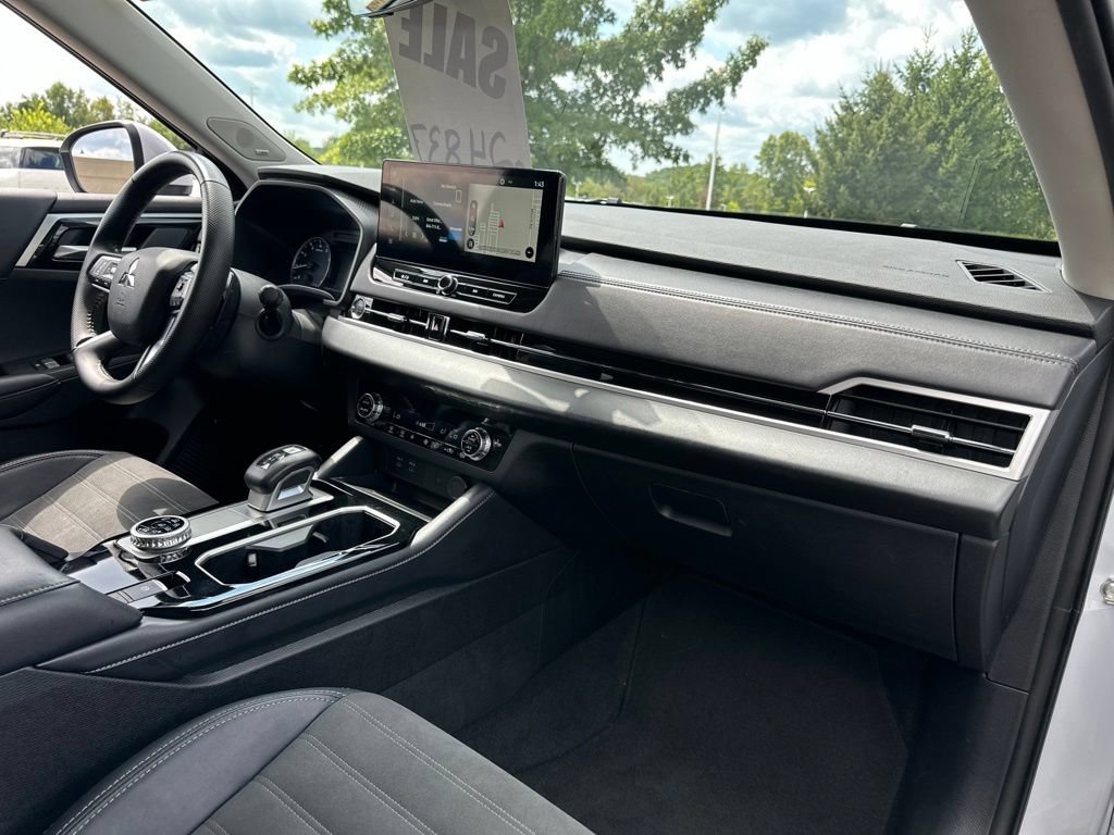 Used 2025 Mitsubishi Outlander SE AWD/4WD image 23