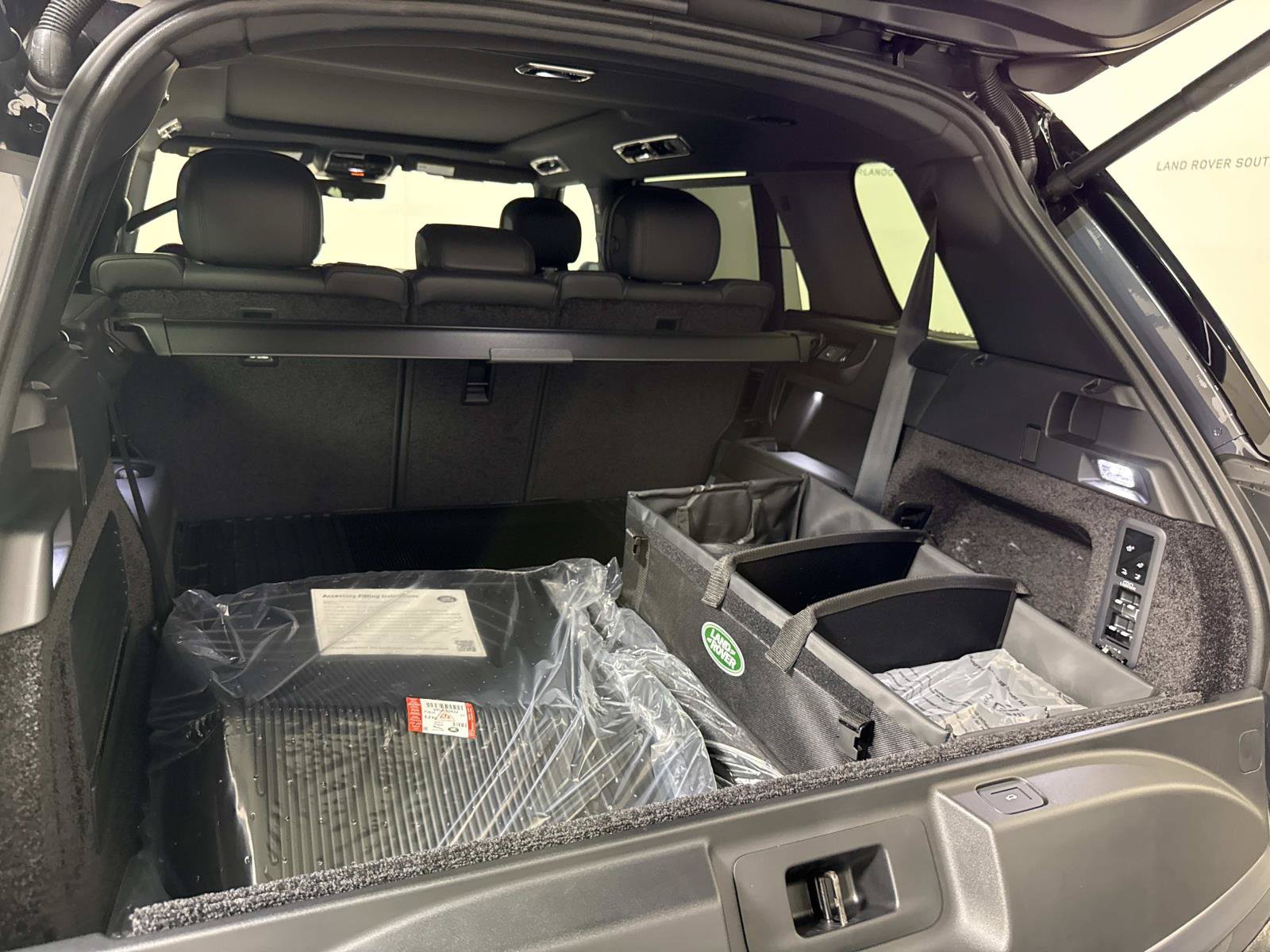 New 2026 Land Rover Range Rover Long Wheelbase SE AWD/4WD image 11