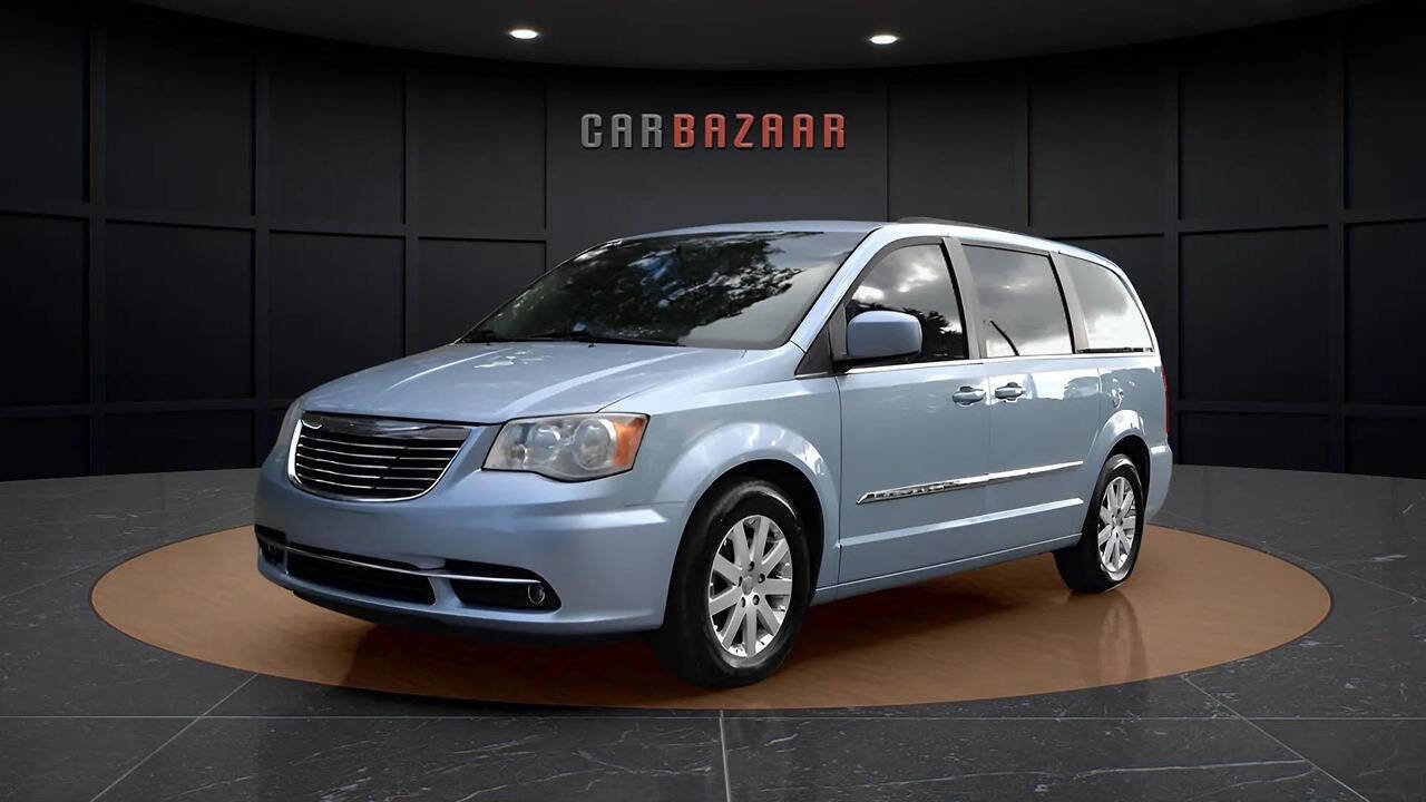 Used 2013 Chrysler Town & Country Touring image 2