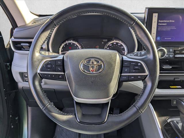 Used 2023 Toyota Highlander XLE image 16