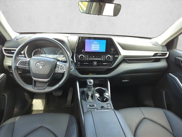 Used 2025 Toyota Highlander XLE AWD/4WD image 25