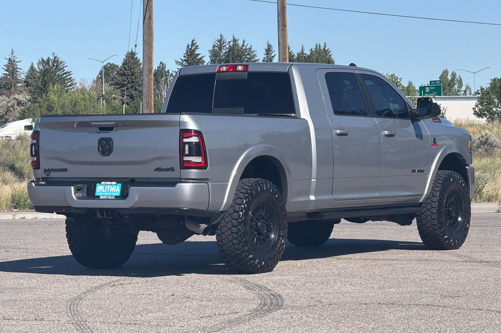 Used 2022 RAM 2500 Laramie w/ Night Edition AWD/4WD image 2