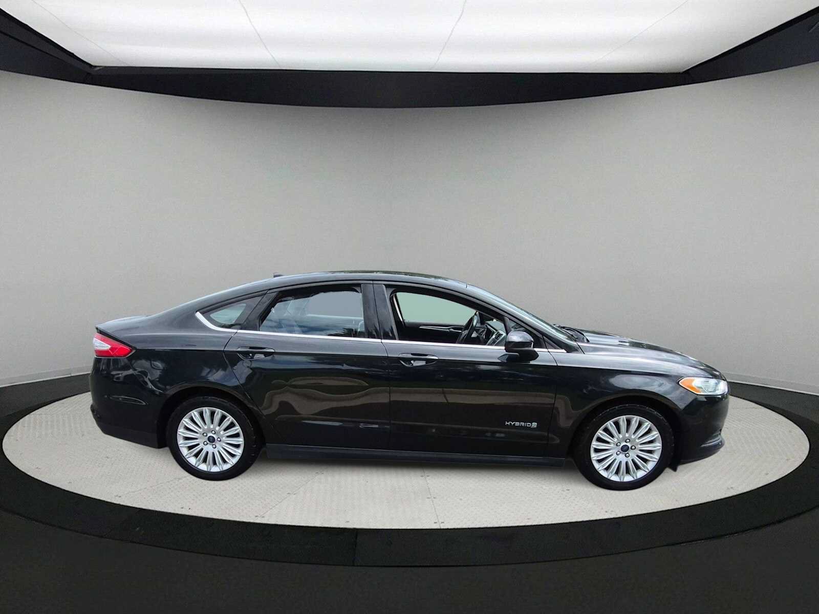 Used 2015 Ford Fusion S FWD image 9