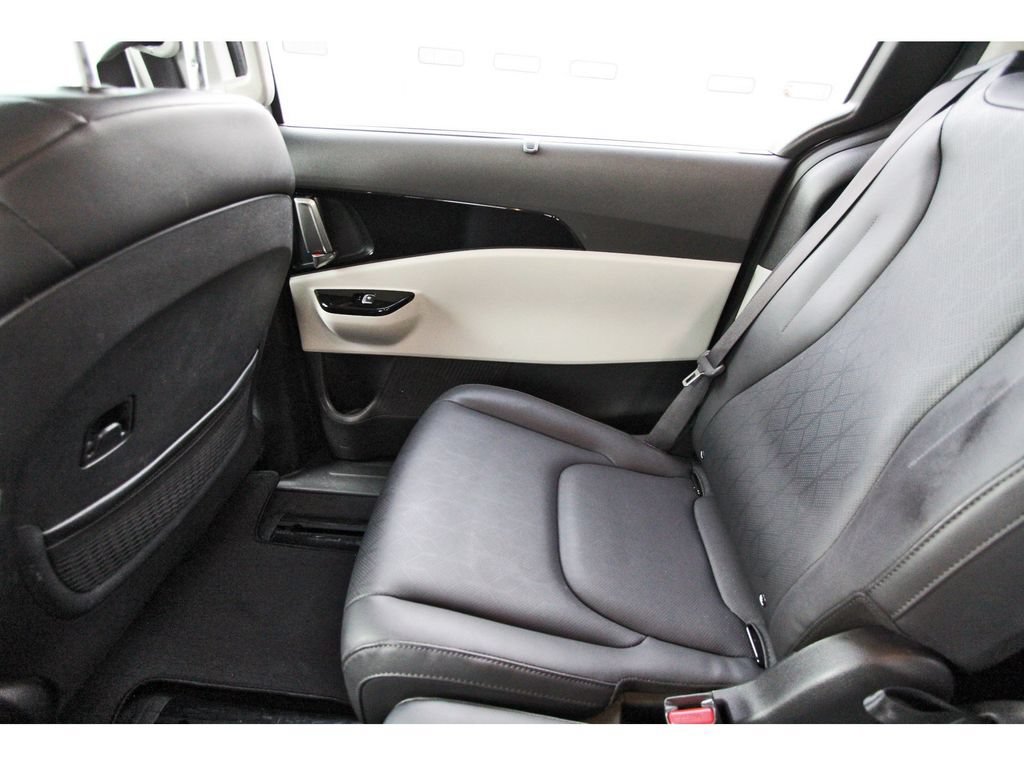 Certified 2024 Kia Carnival EX FWD image 13