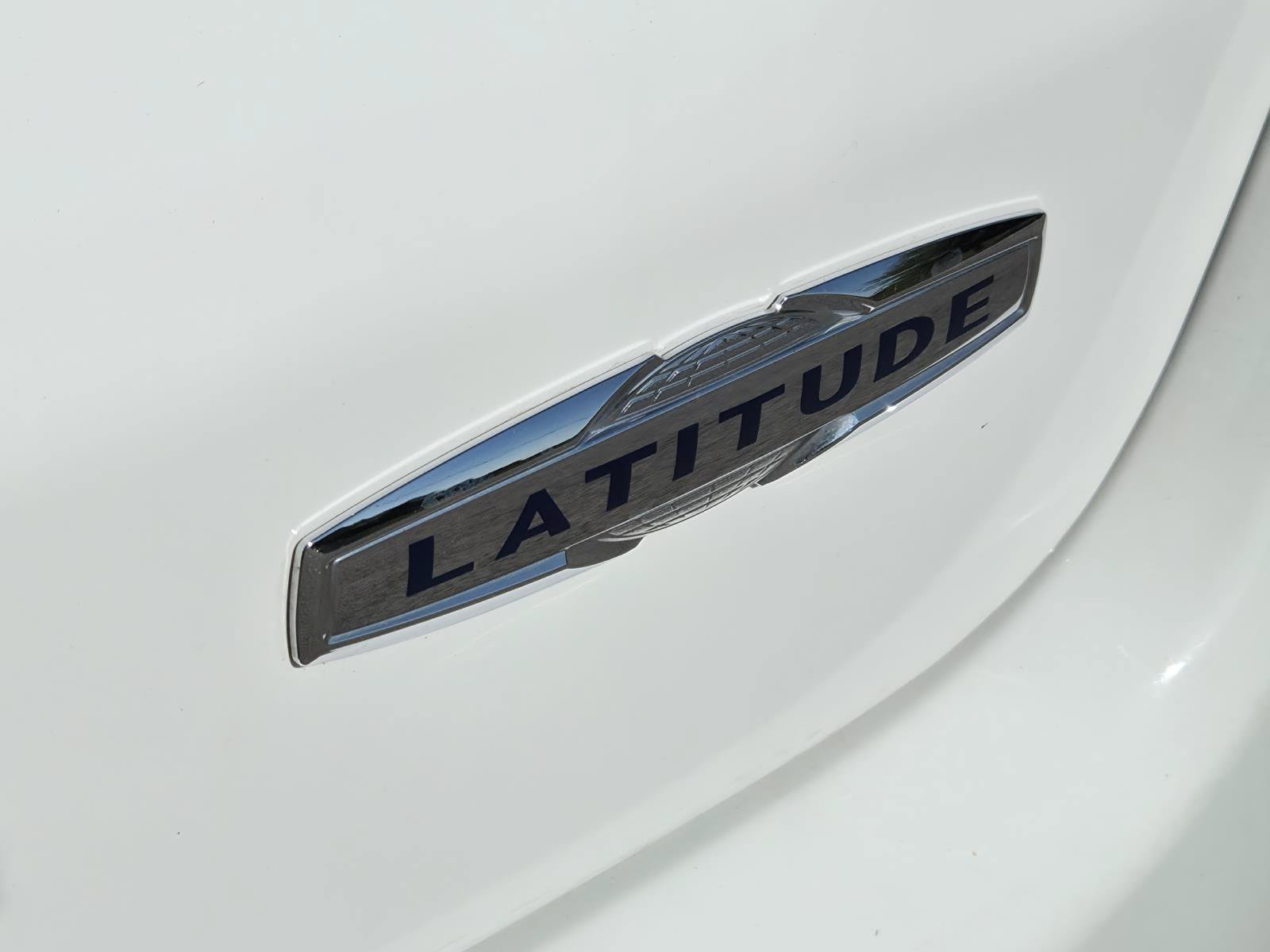 Used 2025 Jeep Compass Latitude AWD/4WD image 9