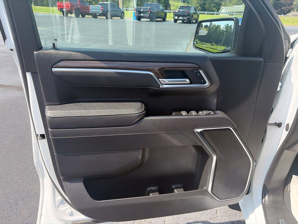 Used 2026 Chevrolet Silverado 1500 LT AWD/4WD image 14