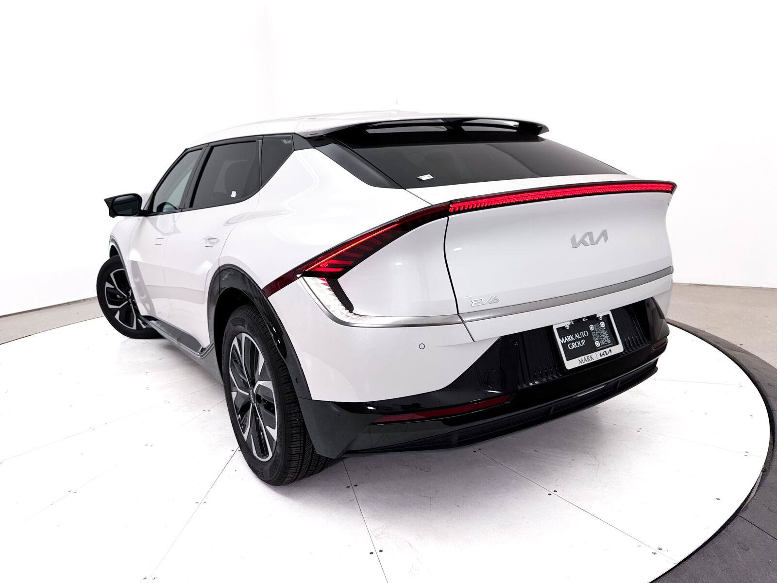 Used 2024 Kia EV6 Wind w/ Wind Technology Package AWD/4WD image 8