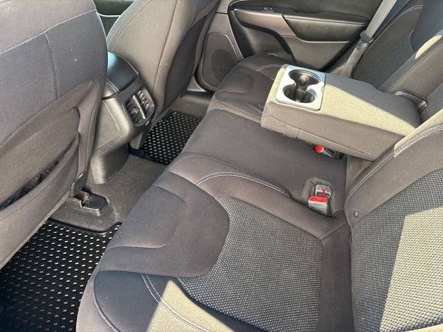 Used 2019 Jeep Cherokee Latitude w/ Cold Weather Group image 28