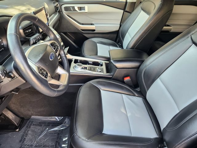 Used 2023 Ford Explorer XLT w/ Equipment Group 202A AWD/4WD image 4
