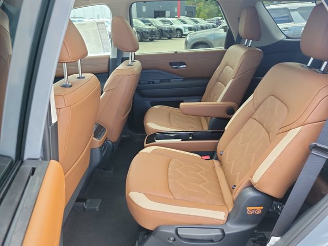 New 2026 Nissan Pathfinder Platinum AWD/4WD image 13