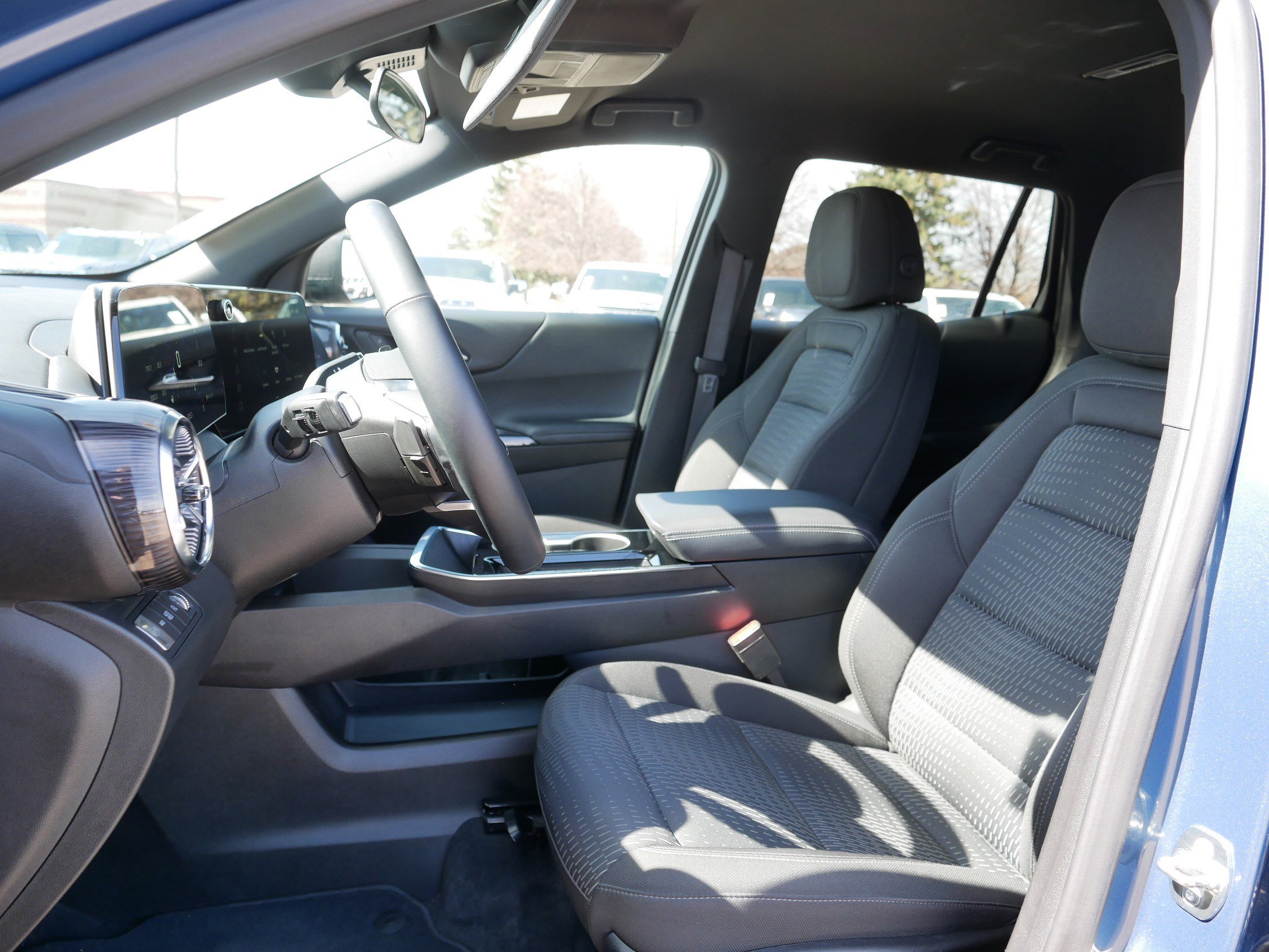 Used 2025 Chevrolet Equinox LT image 32