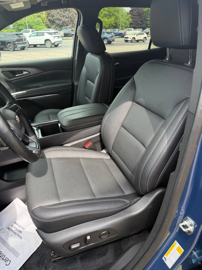 Certified 2025 Chevrolet Traverse LT FWD image 18
