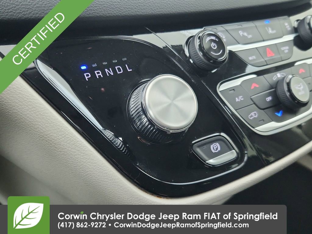 Used 2024 Chrysler Pacifica Touring-L image 28