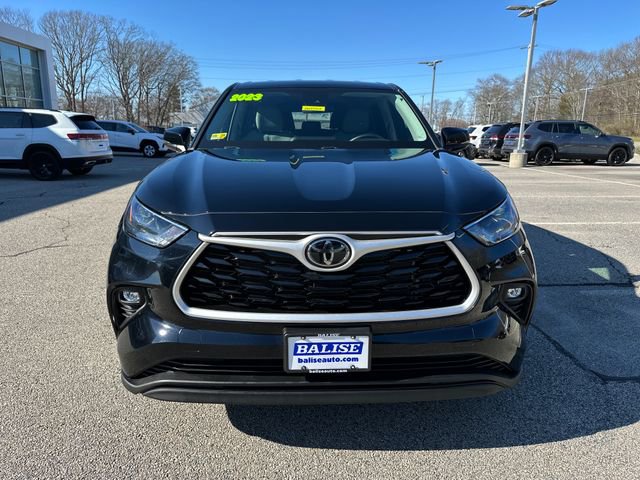 Used 2023 Toyota Highlander LE AWD/4WD image 2