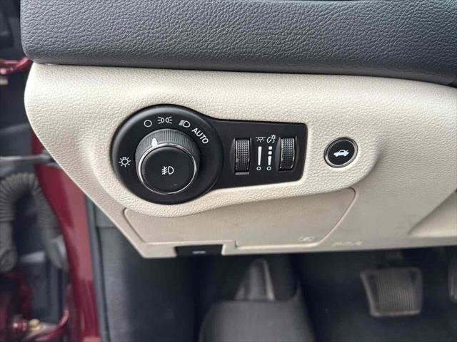 Used 2015 Chrysler 200 C FWD image 11