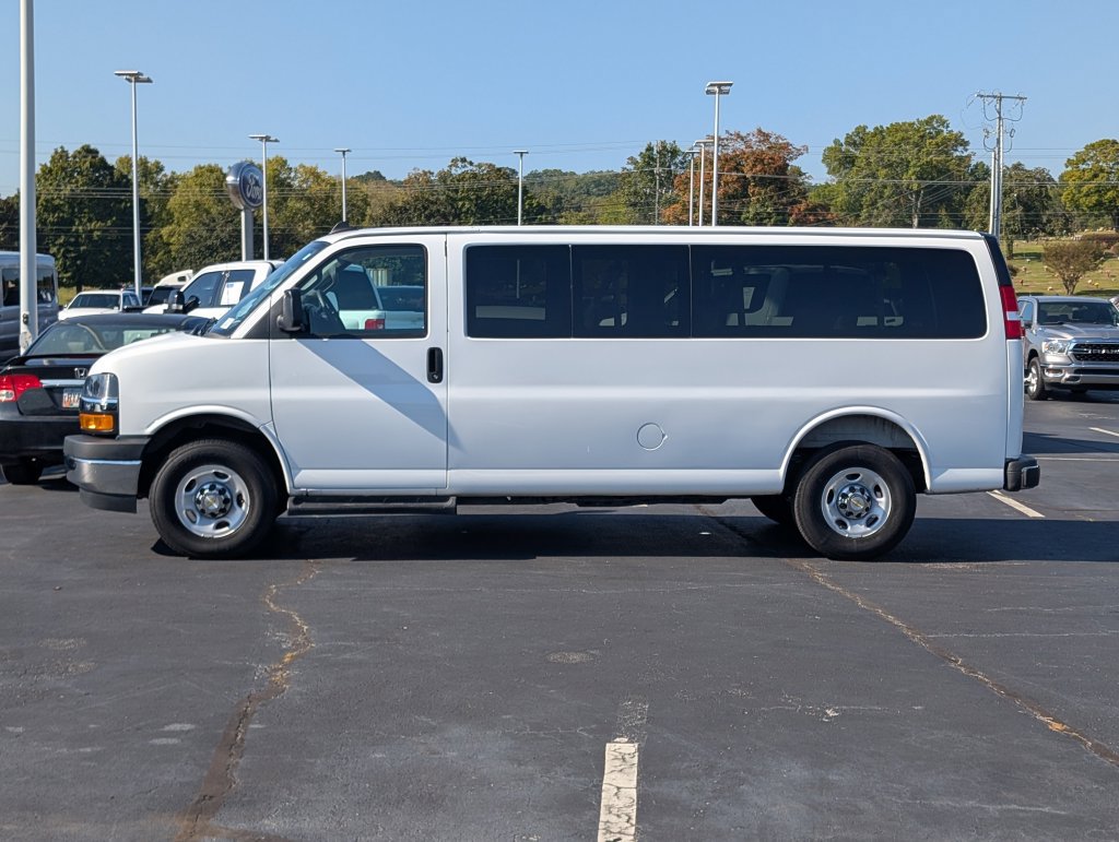 Used 2025 Chevrolet Express 3500 LT w/ LT Preferred Equipment Group RWD image 5