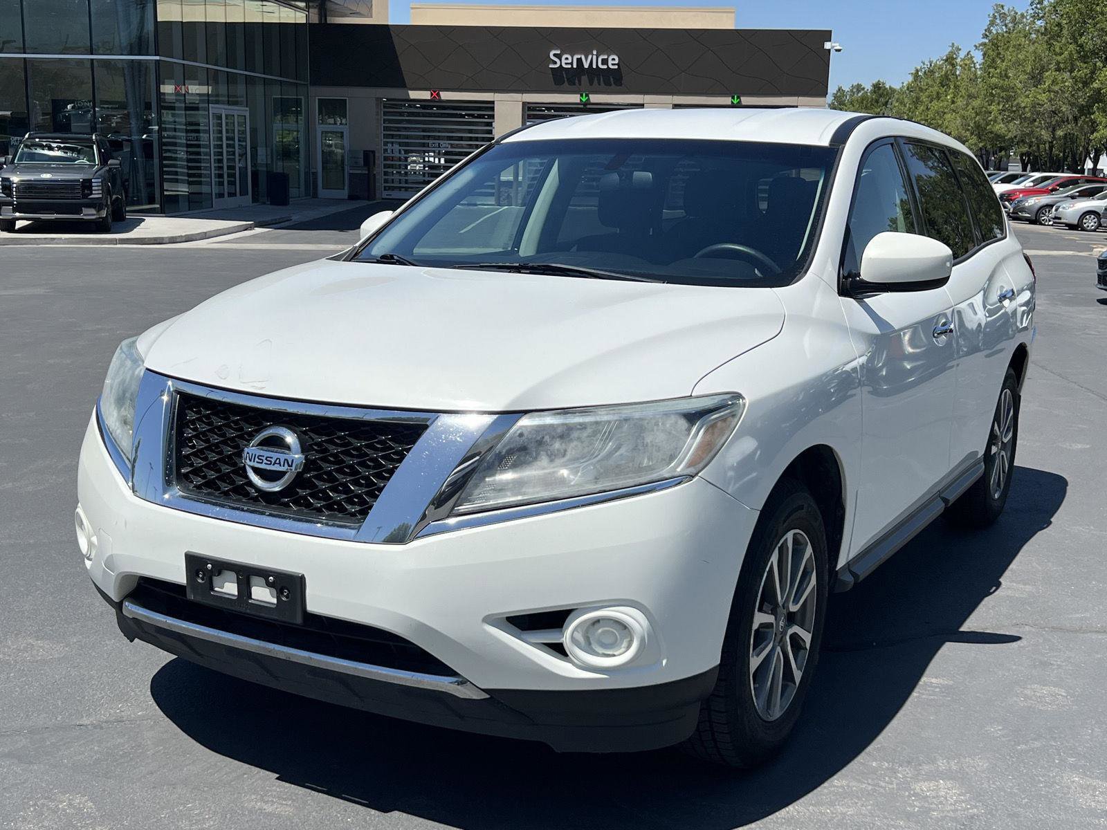 Used 2013 Nissan Pathfinder S AWD/4WD image 2