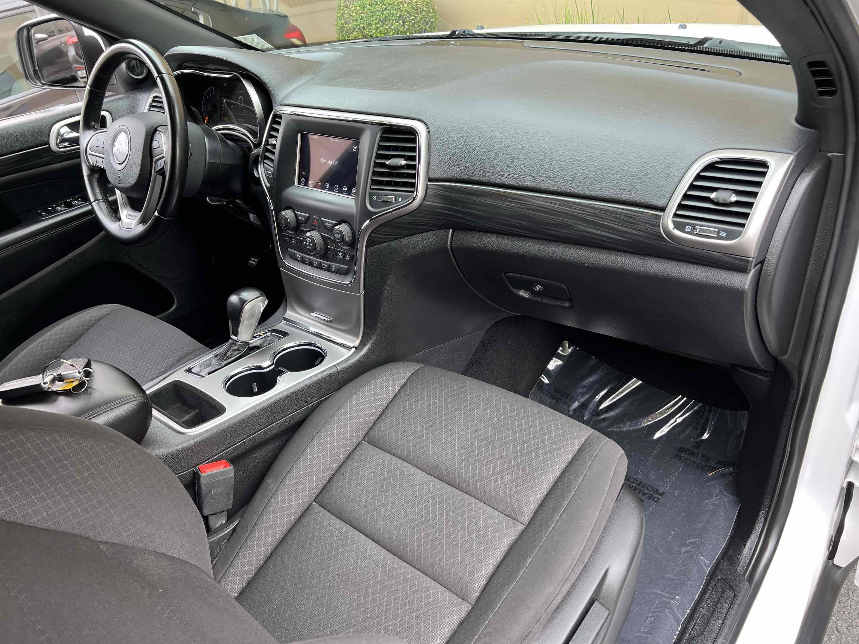 Used 2020 Jeep Grand Cherokee Laredo image 20