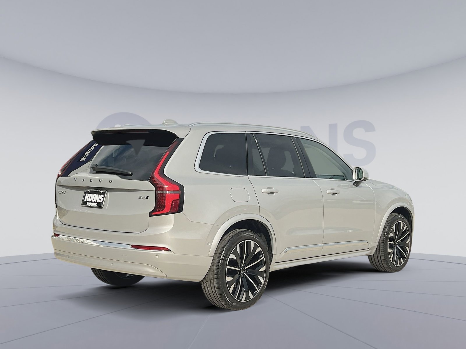 Certified 2025 Volvo XC90 B6 Plus AWD/4WD image 16