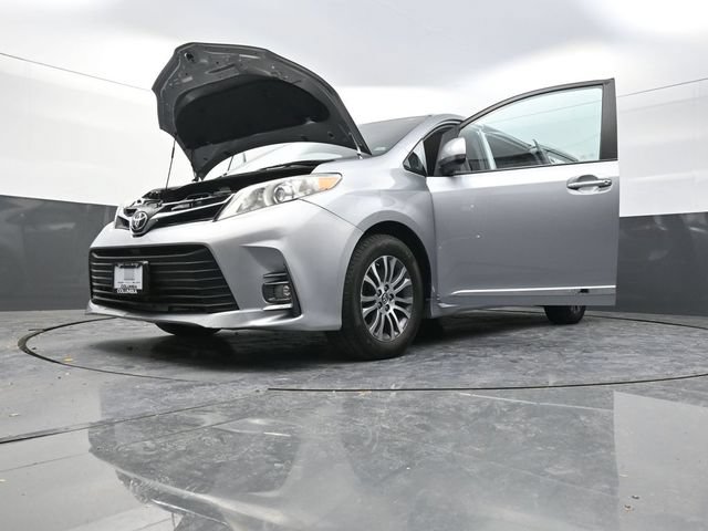 Used 2018 Toyota Sienna XLE FWD image 38