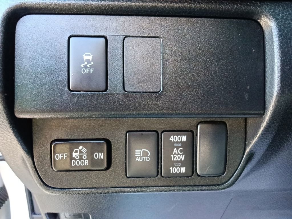 Used 2023 Toyota Tacoma TRD Off-Road image 17