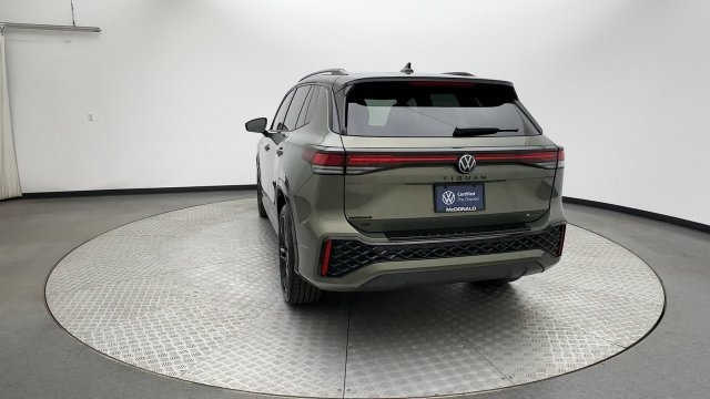 Certified 2026 Volkswagen Tiguan SE R-Line AWD/4WD image 7
