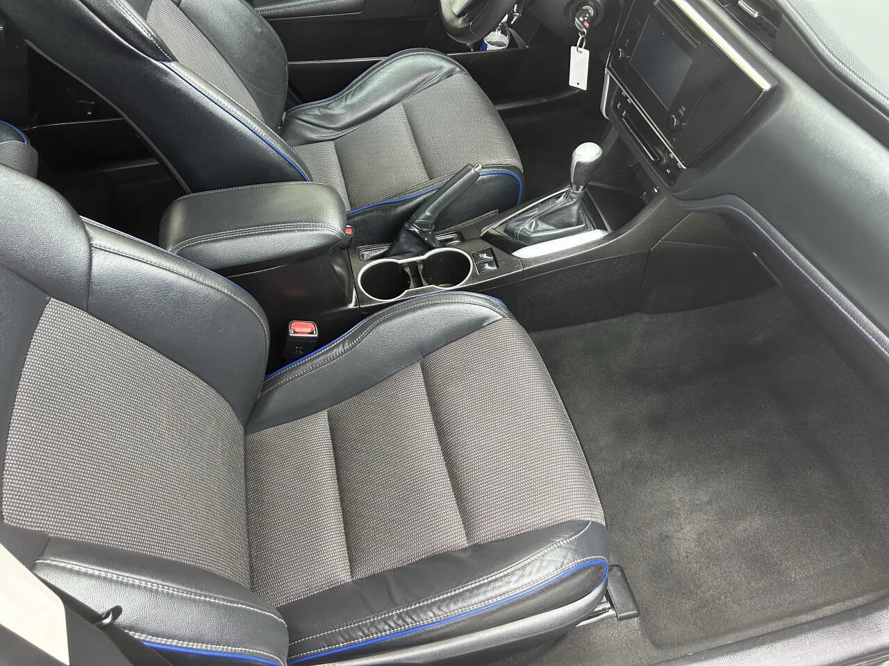 Used 2018 Toyota Corolla SE image 3