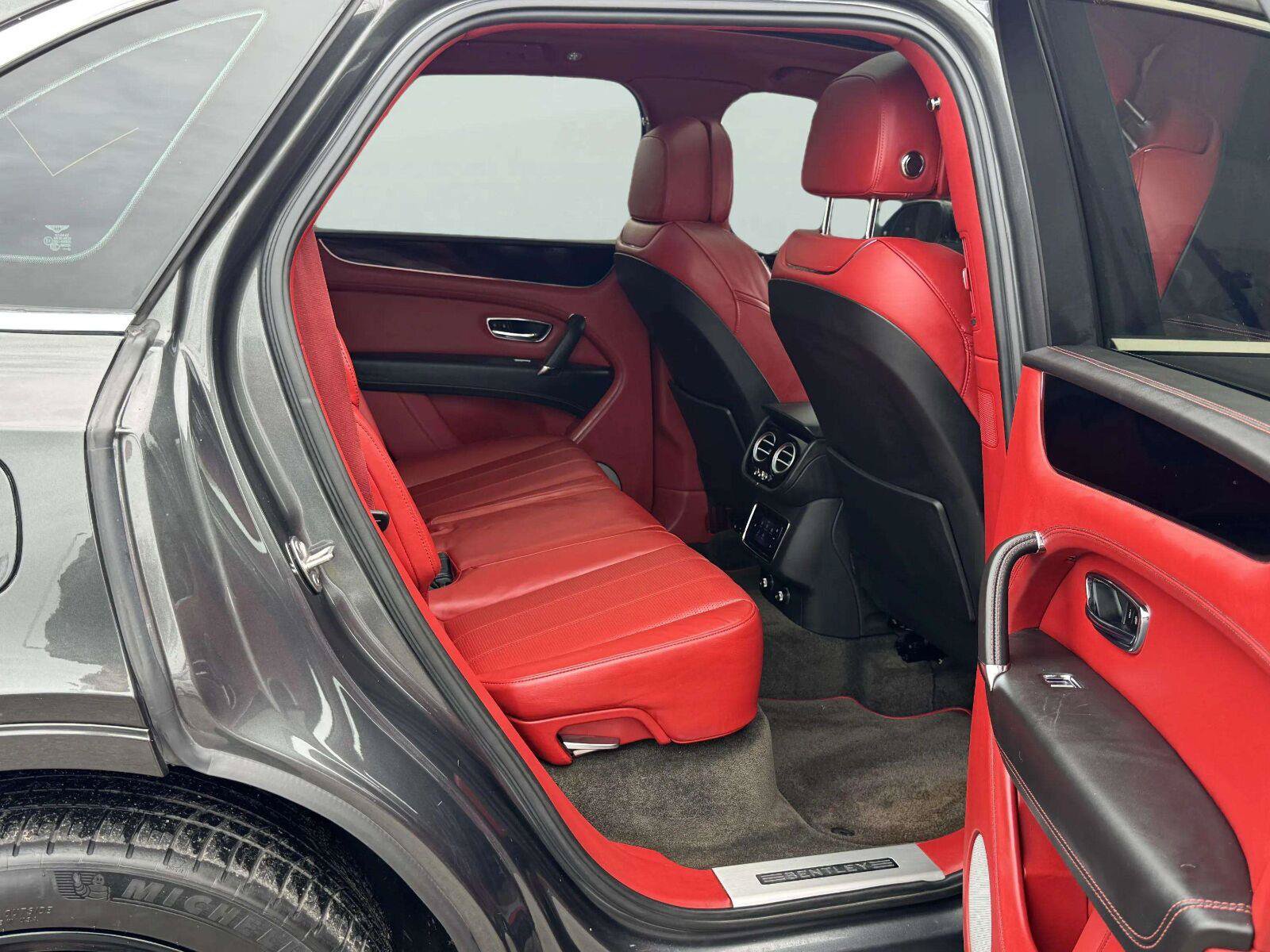 Used 2018 Bentley Bentayga AWD/4WD image 62