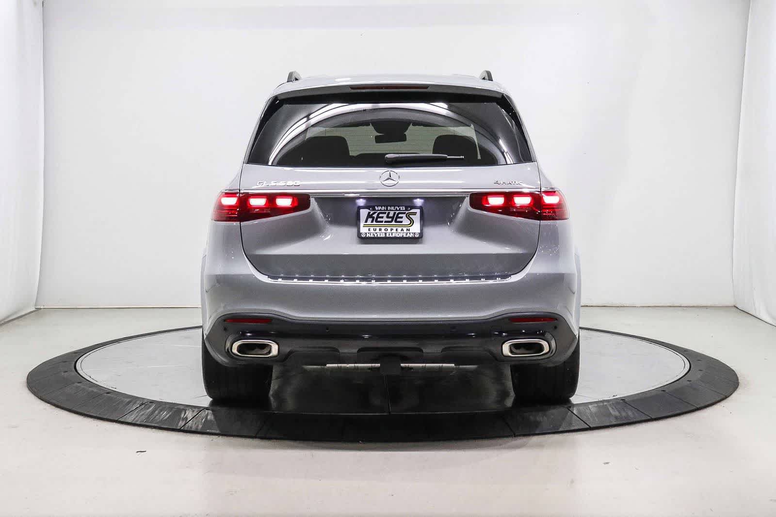 Used 2024 Mercedes-Benz GLS 580 4MATIC image 3