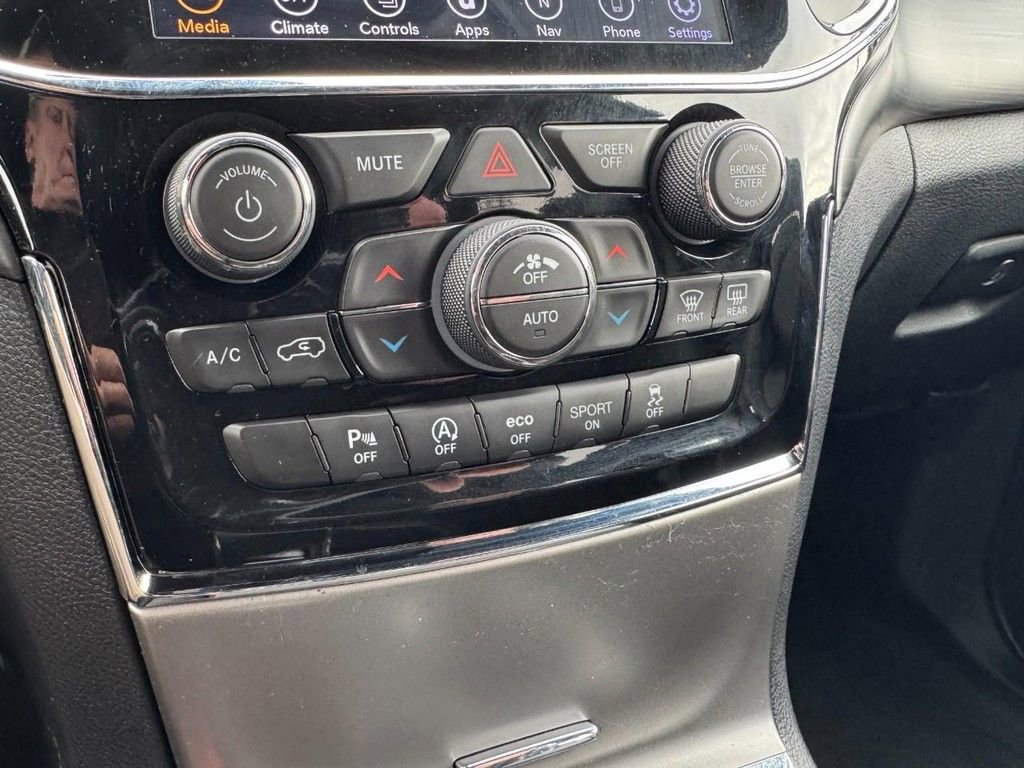 Used 2020 Jeep Grand Cherokee Altitude image 18