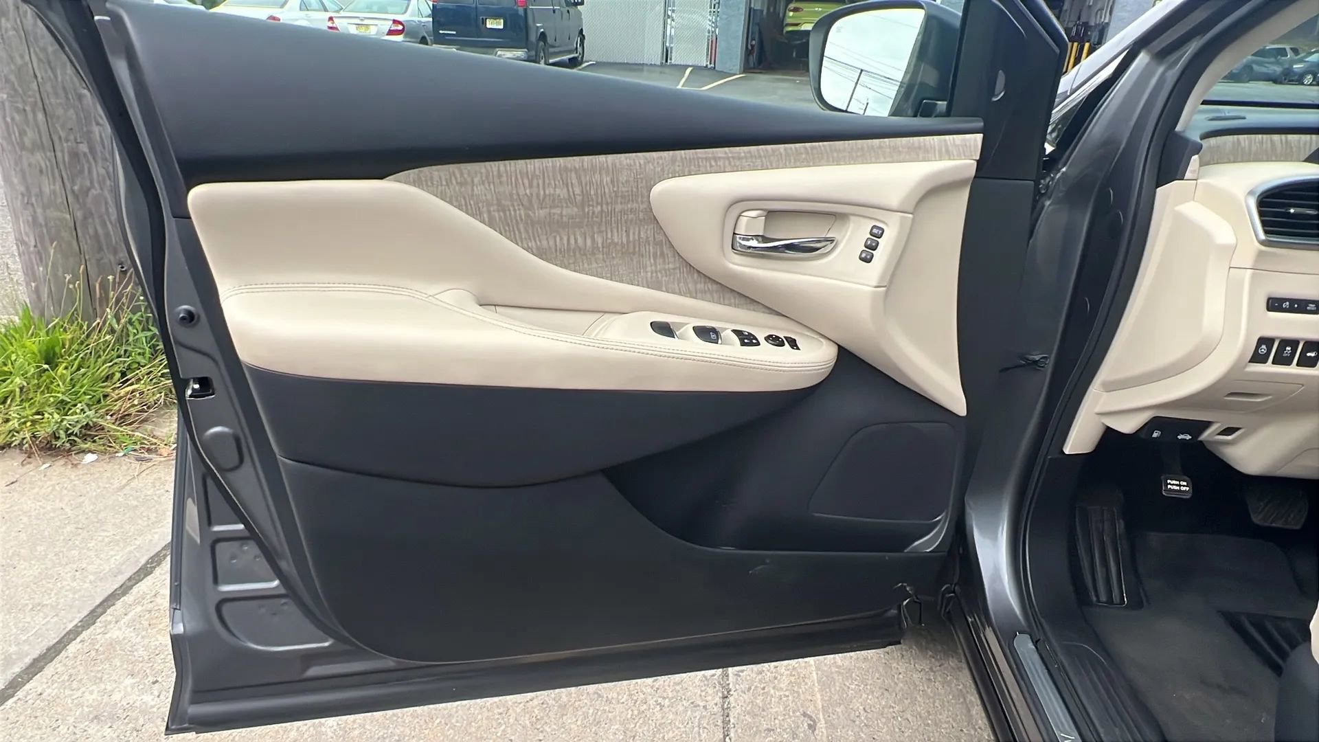 Used 2022 Nissan Murano SL w/ Cargo Package image 22