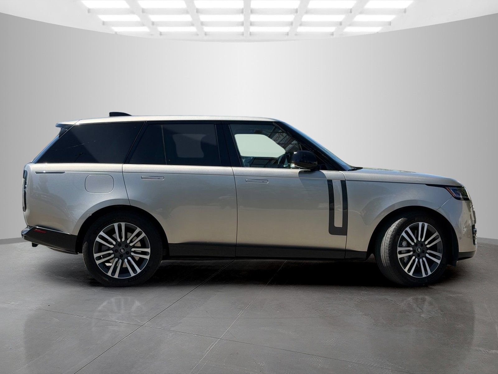 Used 2024 Land Rover Range Rover SE AWD/4WD image 4