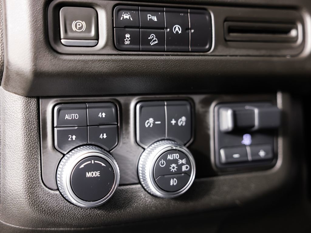 Used 2023 GMC Yukon XL AT4 w/ Max Trailering Package image 31