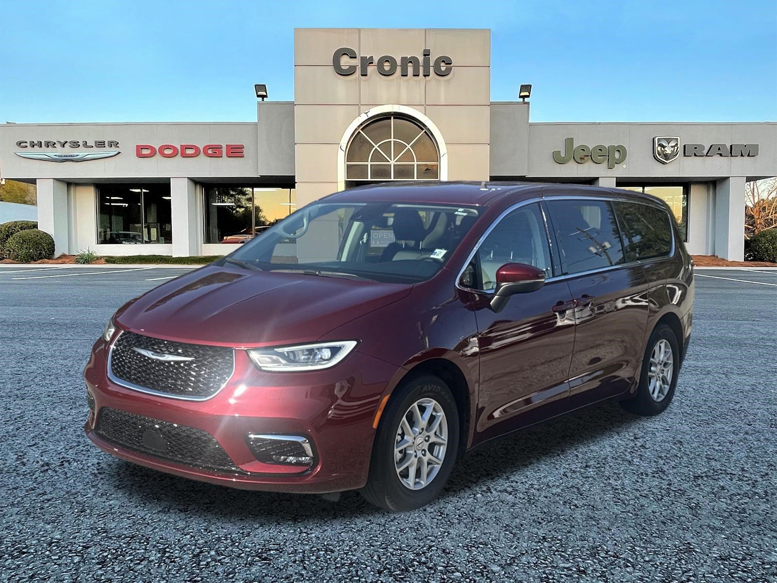 Used 2023 Chrysler Pacifica Touring-L FWD image 7