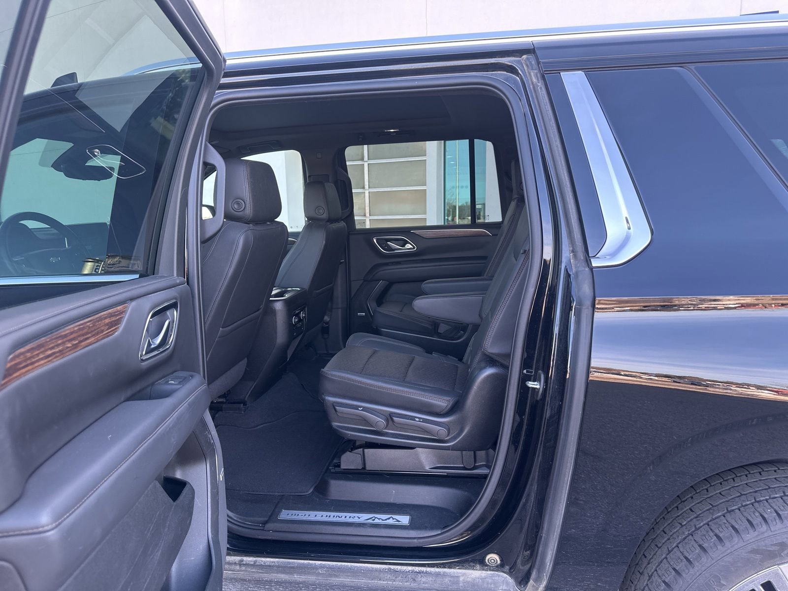 Used 2022 Chevrolet Suburban High Country image 5