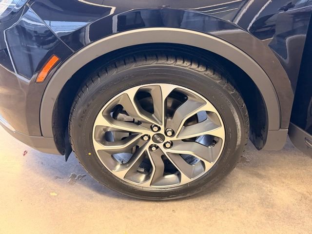 Used 2023 Lincoln Nautilus Reserve image 25