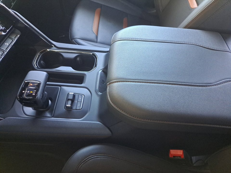 Certified 2025 GMC Sierra 1500 AT4 w/ AT4 Premium Package AWD/4WD image 29