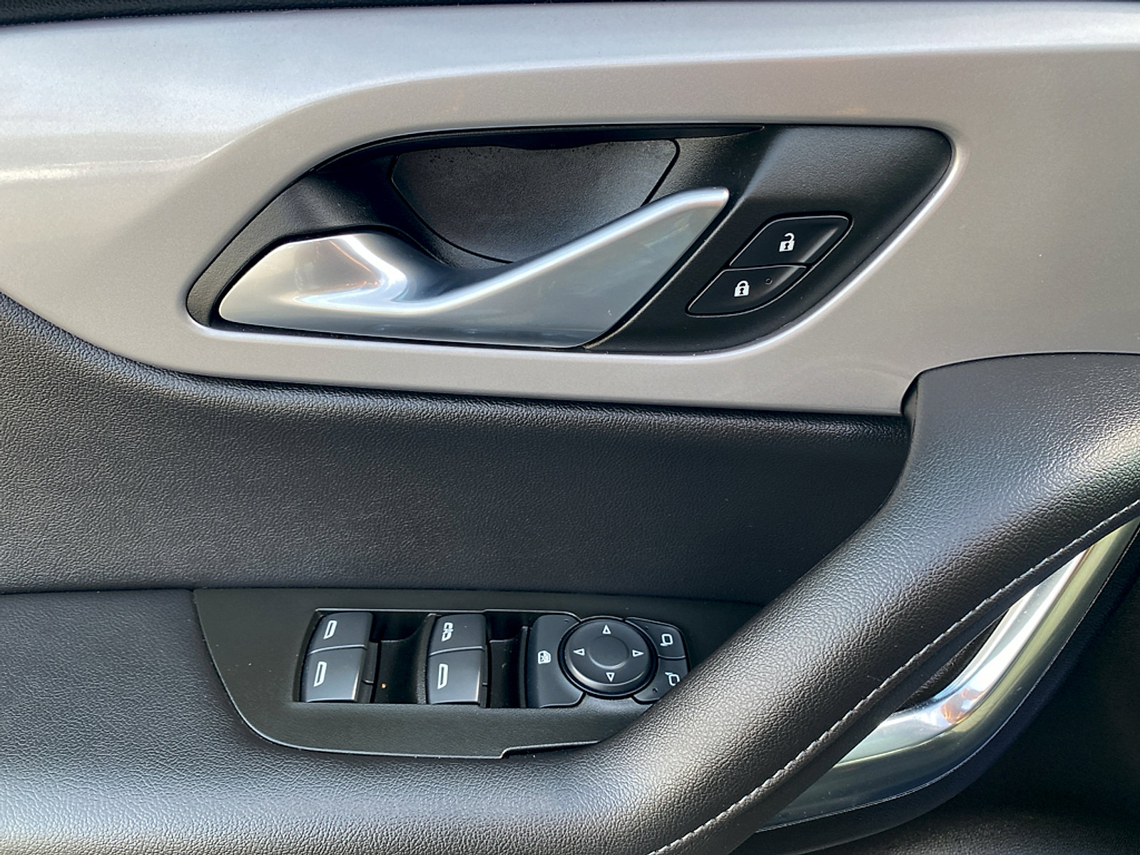 Used 2022 Chevrolet Blazer LT FWD image 18
