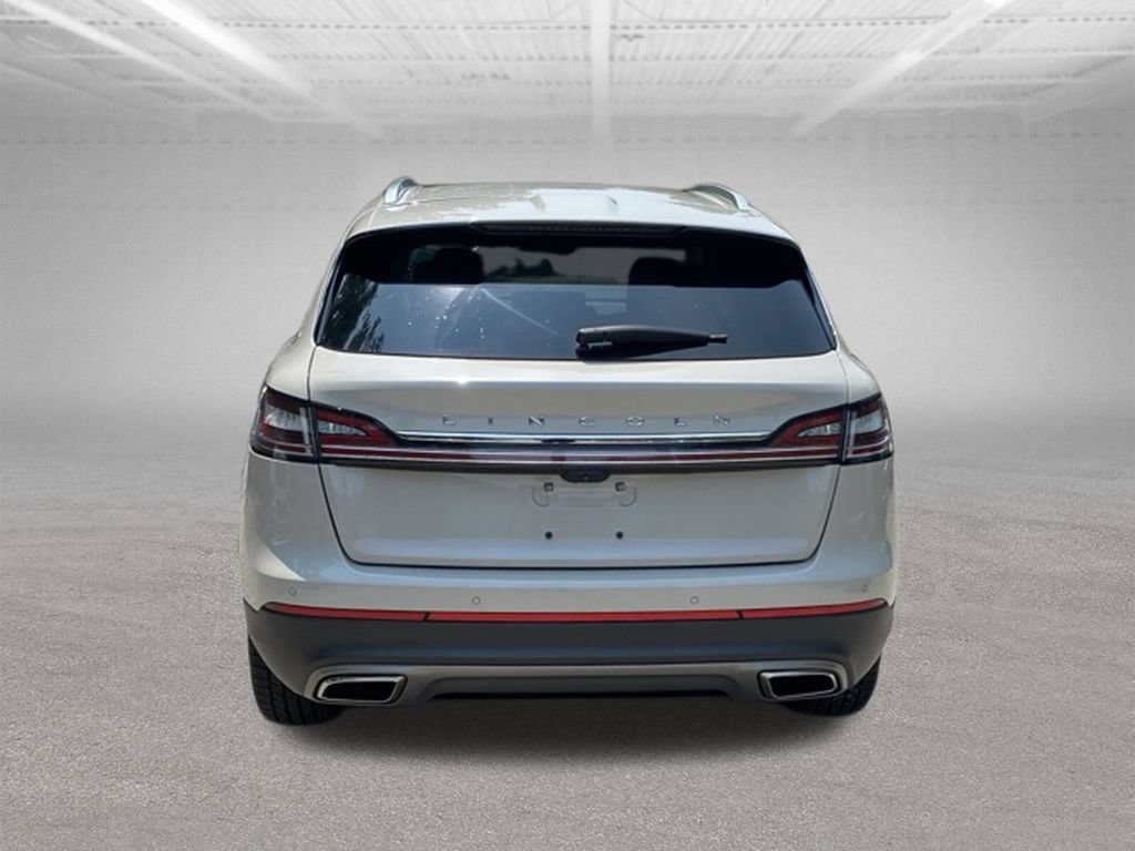 Used 2022 Lincoln Nautilus AWD image 4