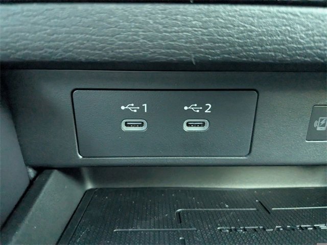 New 2025 Mitsubishi Outlander SE image 24