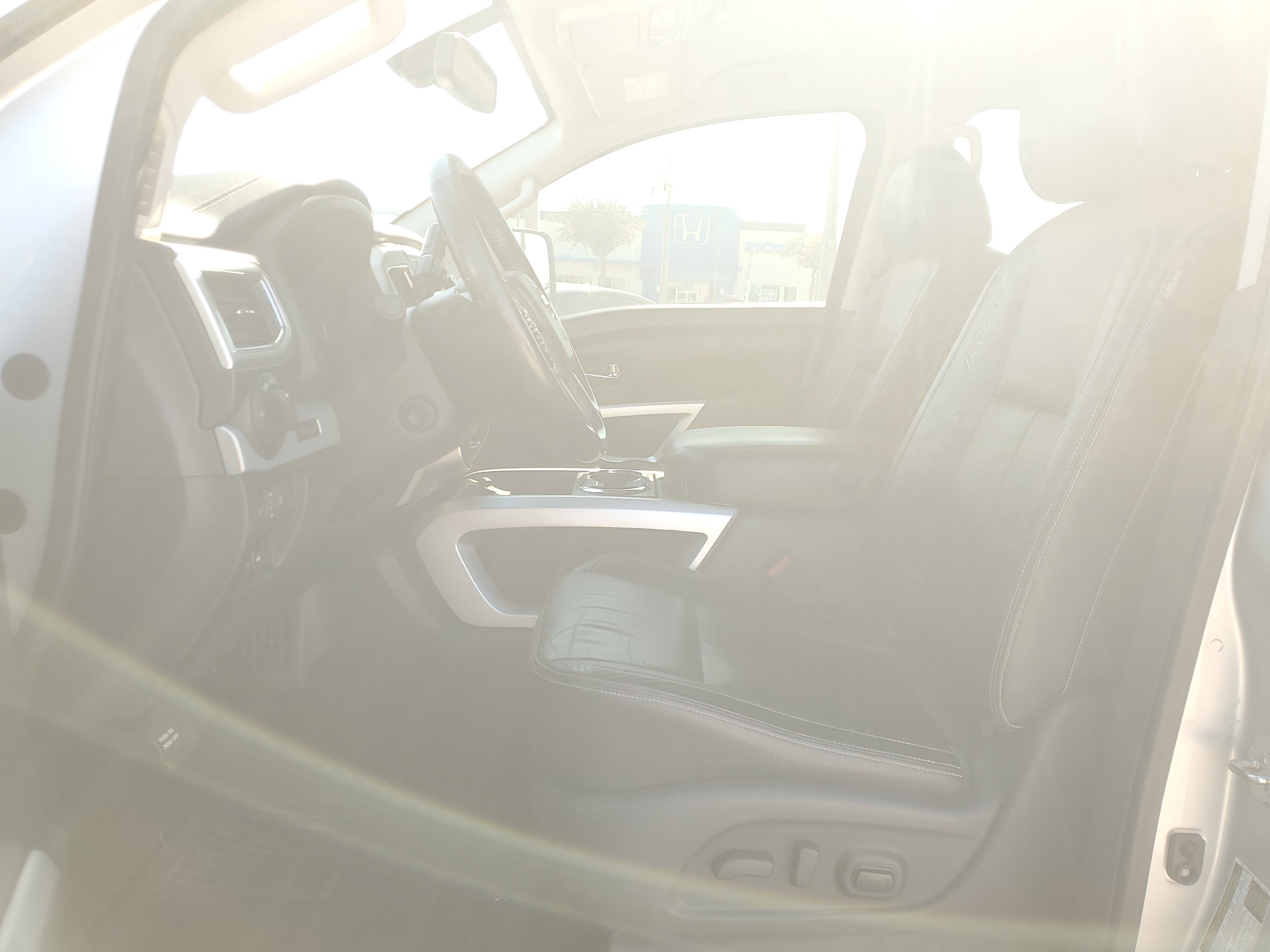 Used 2018 Nissan Titan PRO-4X w/ Pro-4x Convenience Package image 13