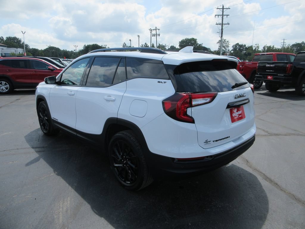 Certified 2024 GMC Terrain SLT w/ Infotainment Package II FWD image 9