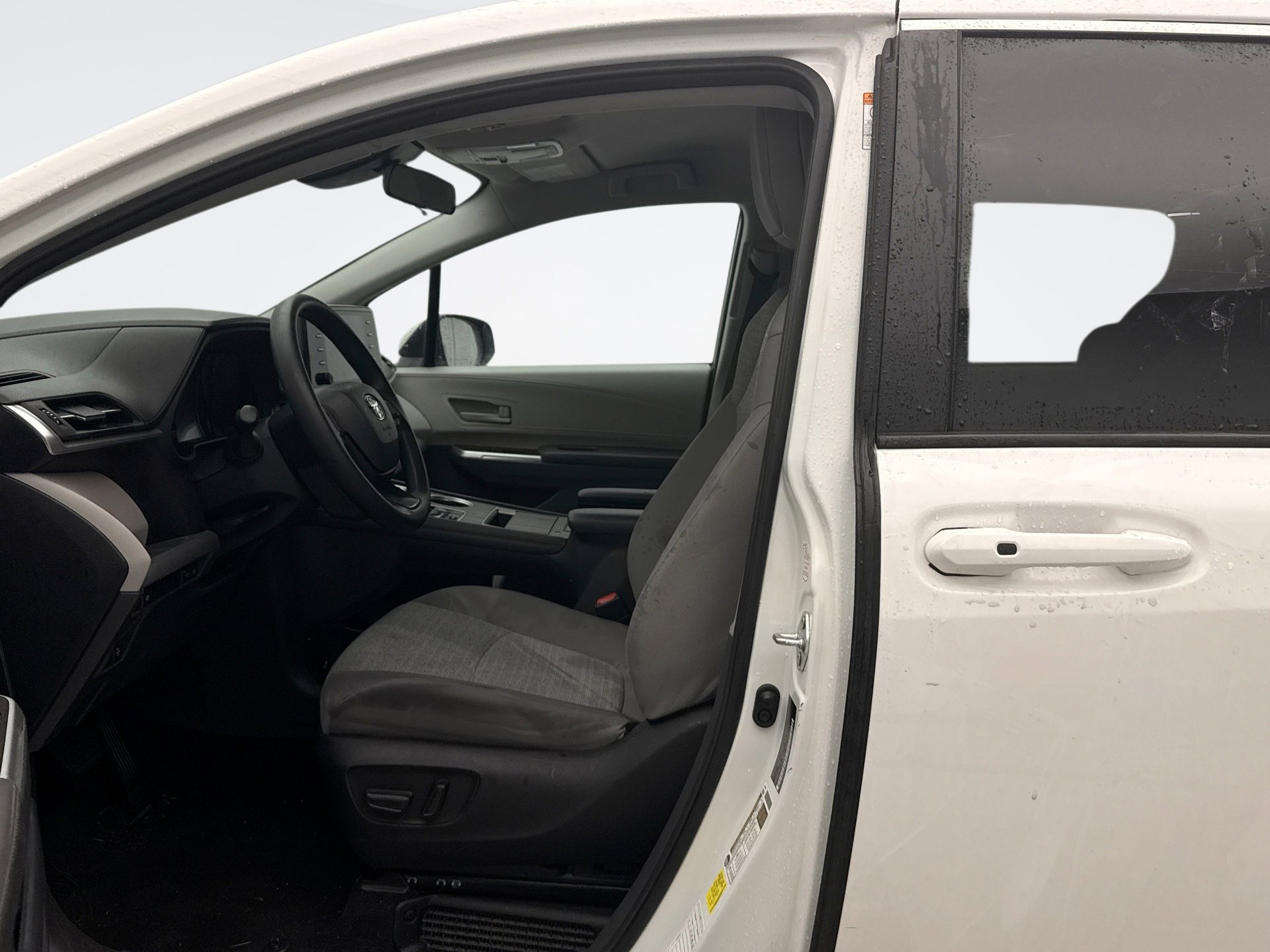 Used 2024 Toyota Sienna LE image 8