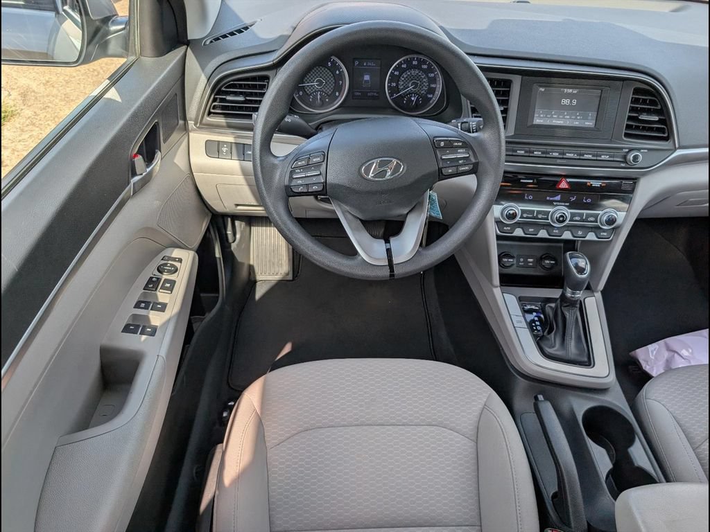Used 2020 Hyundai Elantra SE FWD image 11