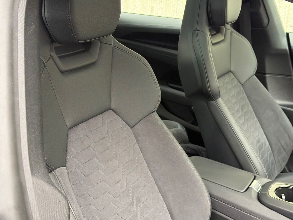 Used 2023 Audi e-tron GT Premium Plus image 13